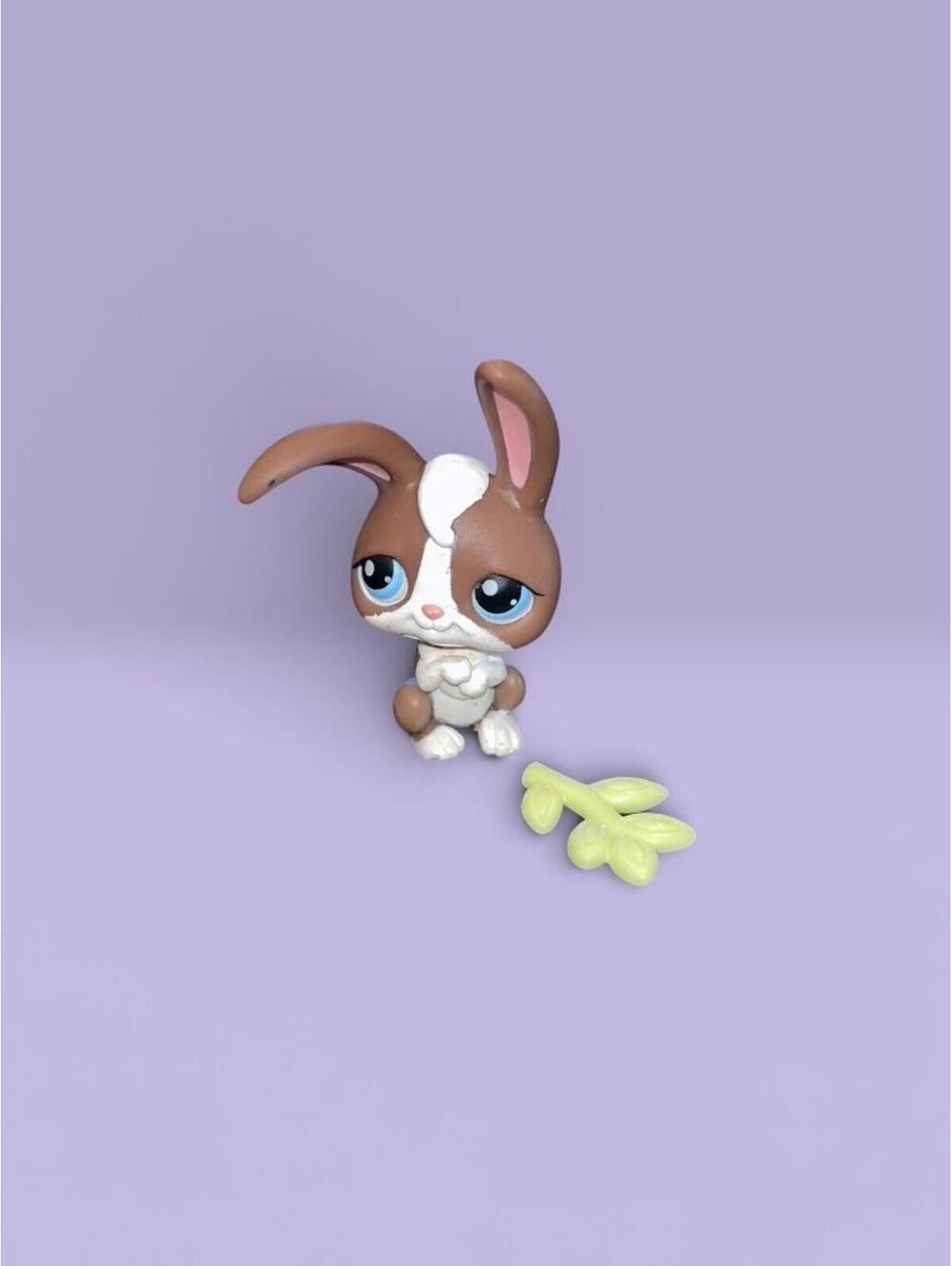 Littlest Pet Shop LPS Bunny #121 with accessory